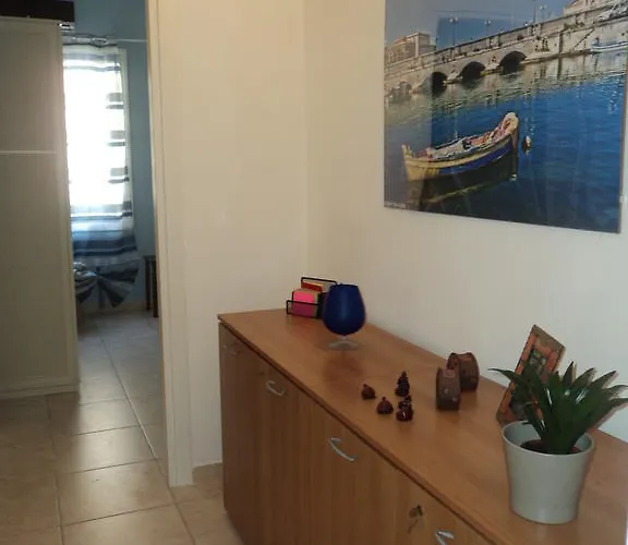 Alojamento de Acomodação e Pequeno-almoço Mare Di S. Lucia 3*